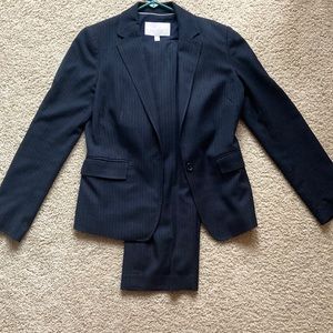 Banana Republic size 4P Dark Blue Pinstriped suit